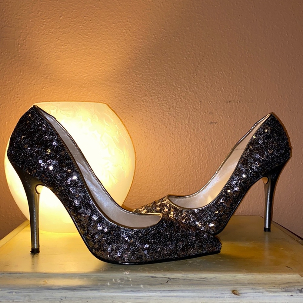 E Live From the Red Carpet silver sequins high heels